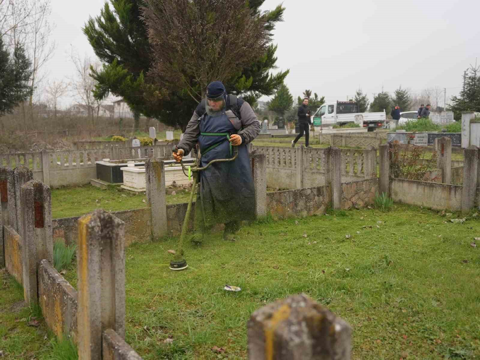 Mezarlıkların bakımları tamamlandı
