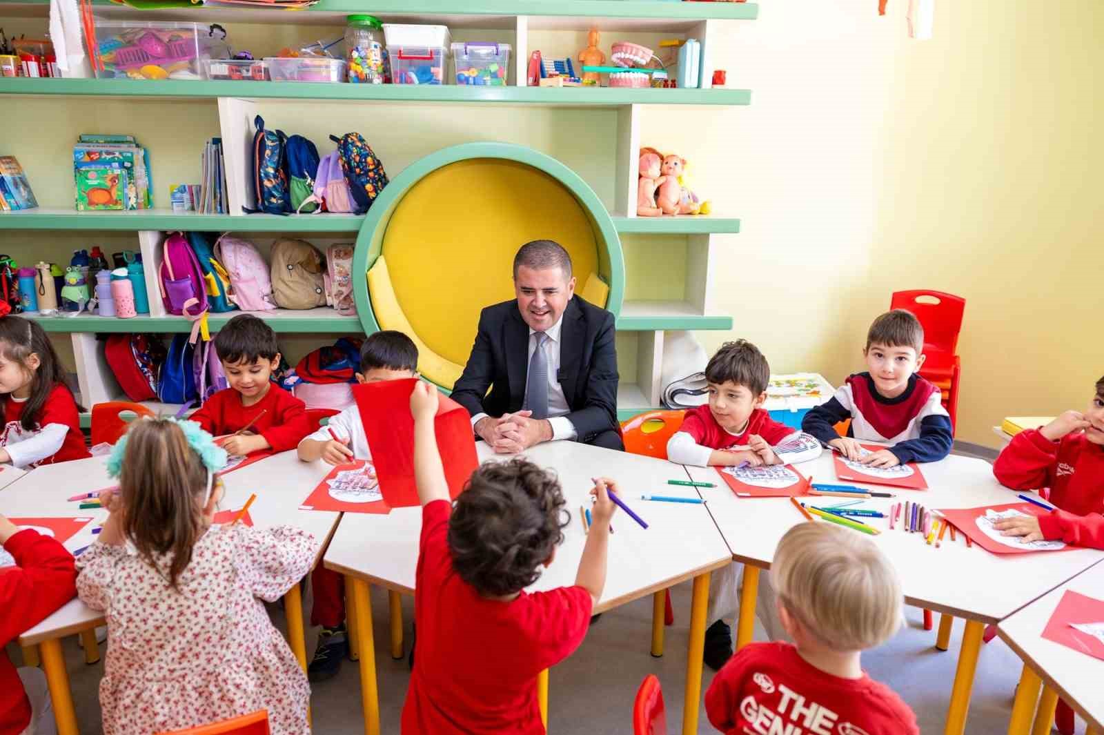 Mezitli’de çocuklar Başkan Tuncer’le uçurtma uçurdu
