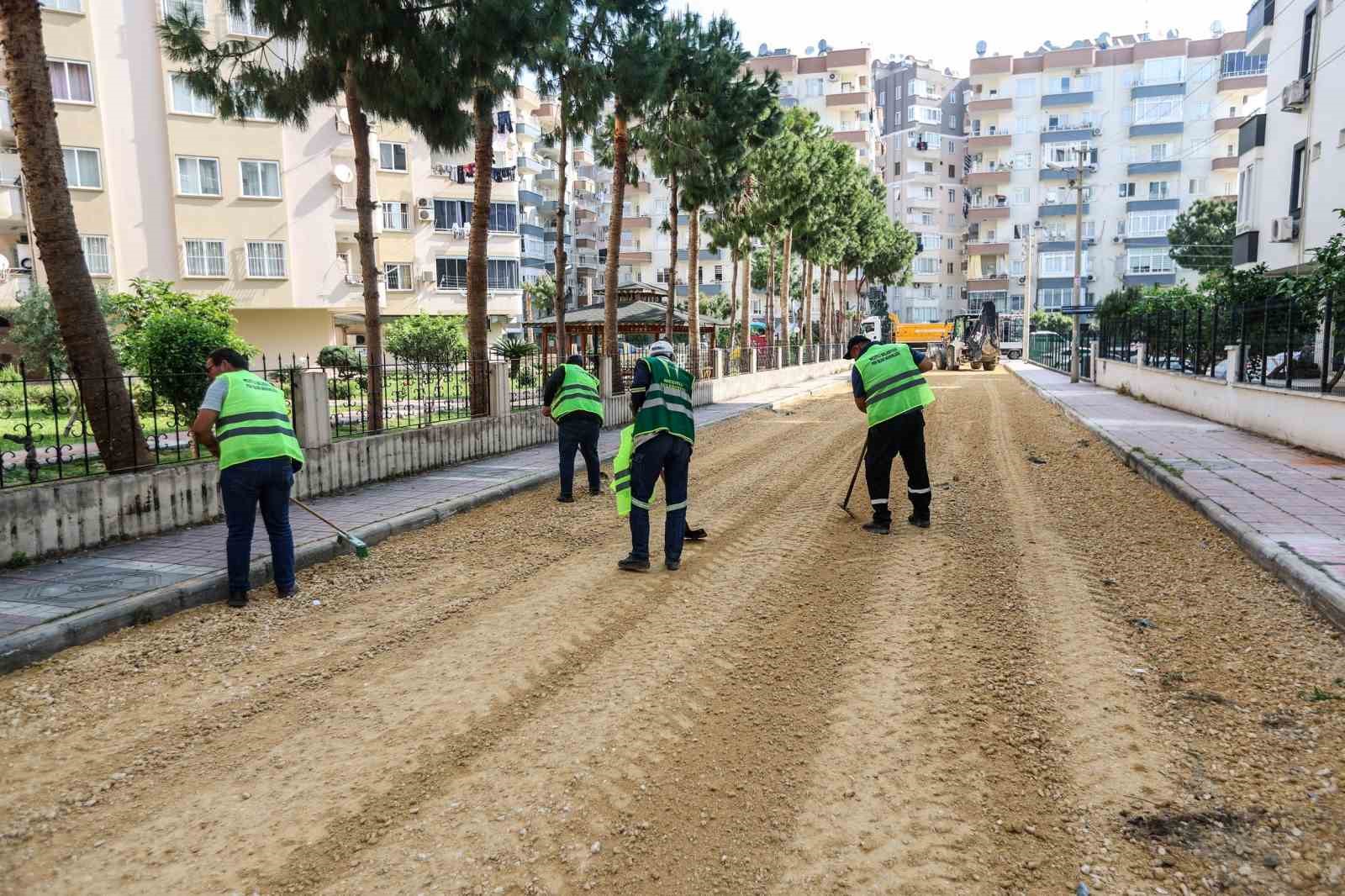 Mezitli’de yol çalışmaları altyapıyla birlikte yenileniyor
