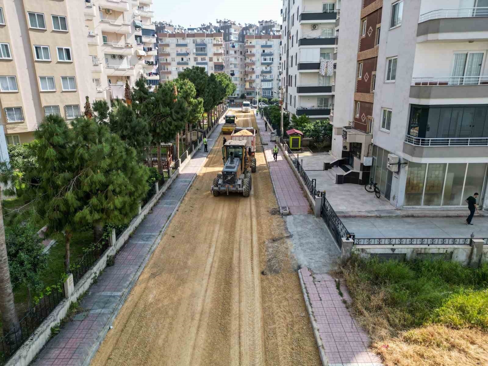 Mezitli’de yol çalışmaları altyapıyla birlikte yenileniyor
