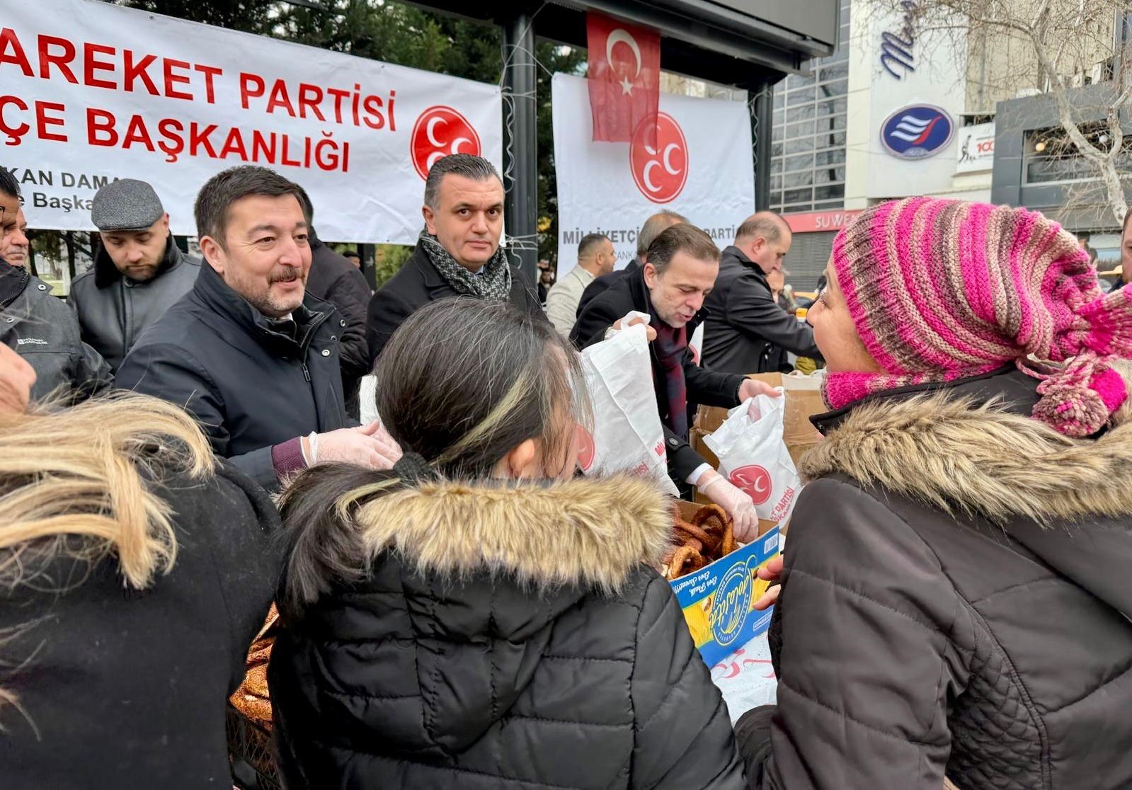 MHP Çankaya’dan Miraç Kandili’nde kandil simidi ikramı

