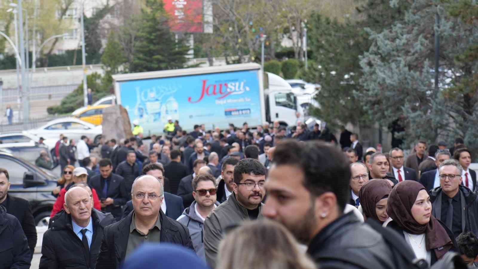 MHP Lideri Bahçeli, Türkeş’in kabrini ziyaret etti
