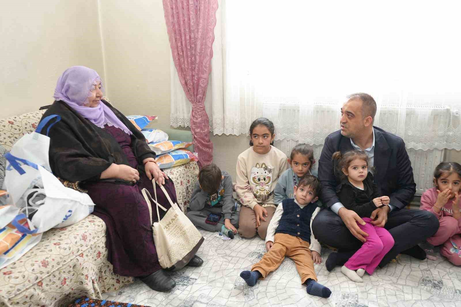 MHP’den 500 çocuğa bayramlık elbise
