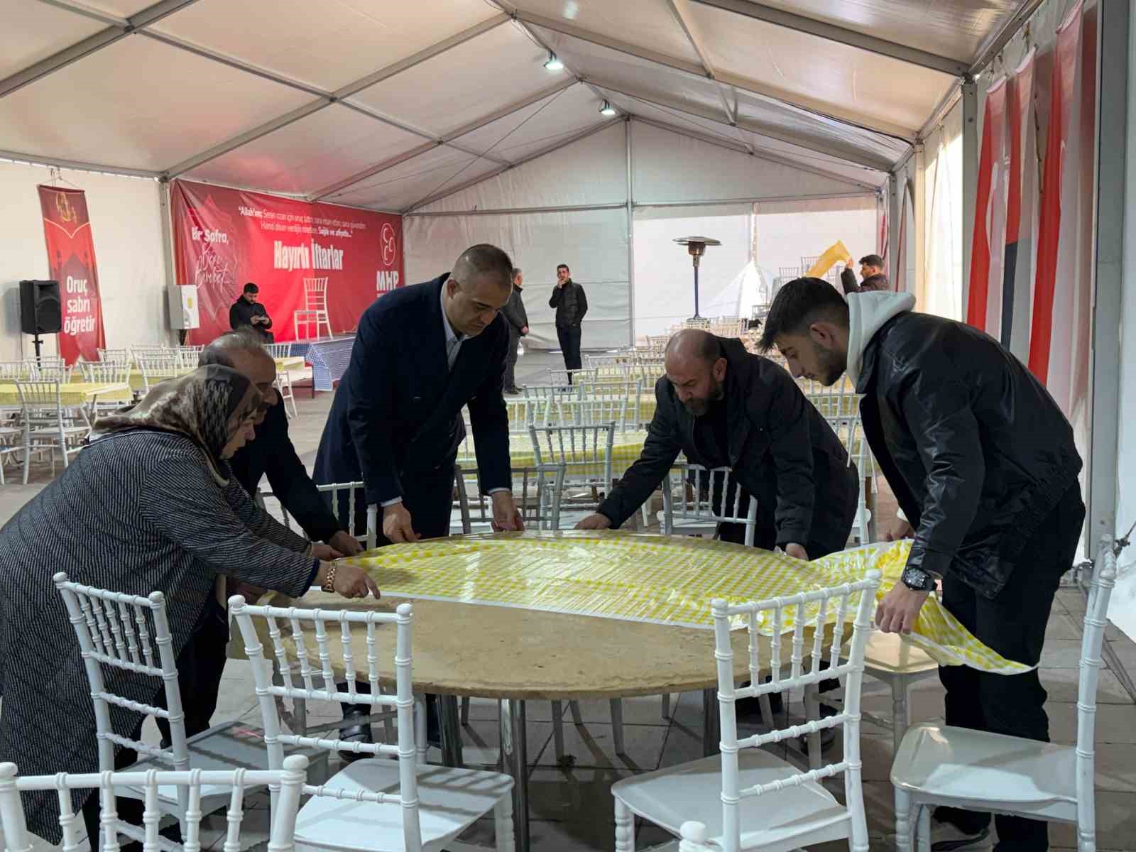 MHP’den ‘Bir sofra bin bereket’ temalı iftar otağı
