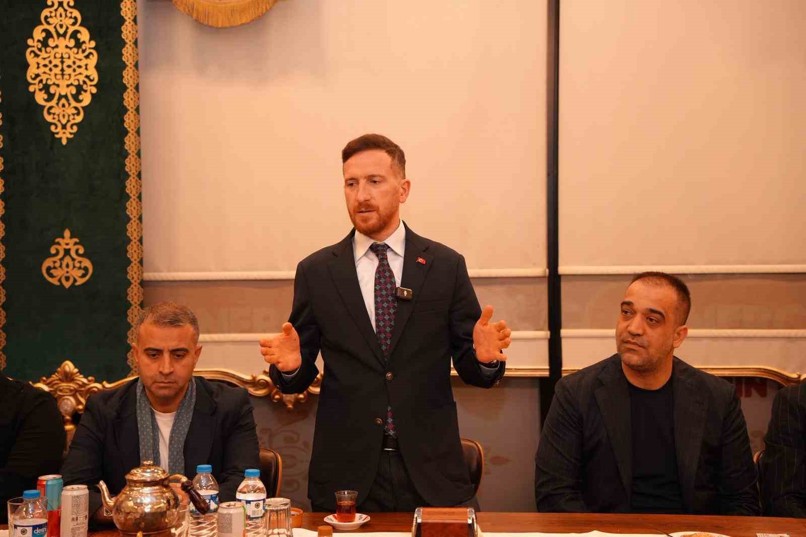 MHP’den Erzurumspor yönetimi ve taraftar gruplarına iftar programı
