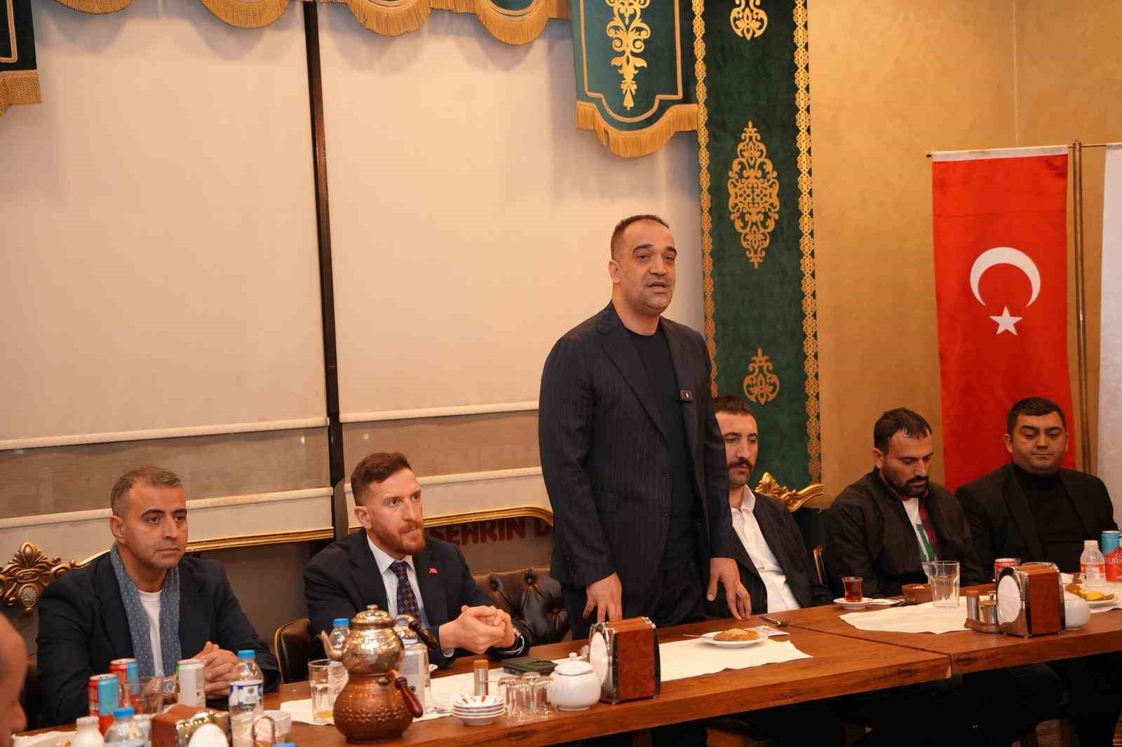 MHP’den Erzurumspor yönetimi ve taraftar gruplarına iftar programı
