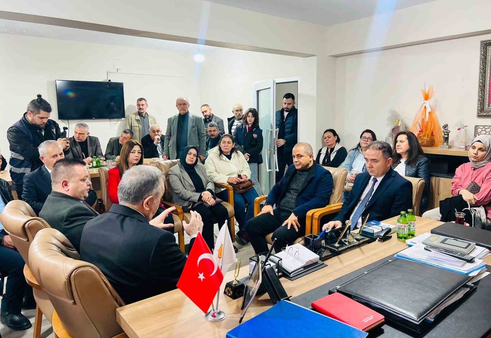 MHP’li Akçay :"Biz iktidarı yıpratmak için değil, Türkiye’yi güçlendirmek için siyaset yapıyoruz"
