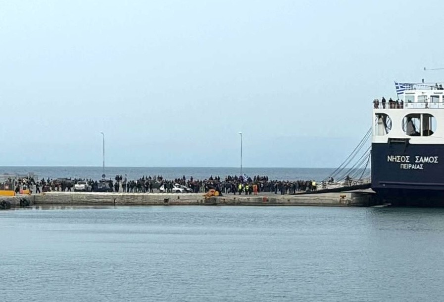 Midilli gümrüğü çarşamba gününe kadar kapalı
