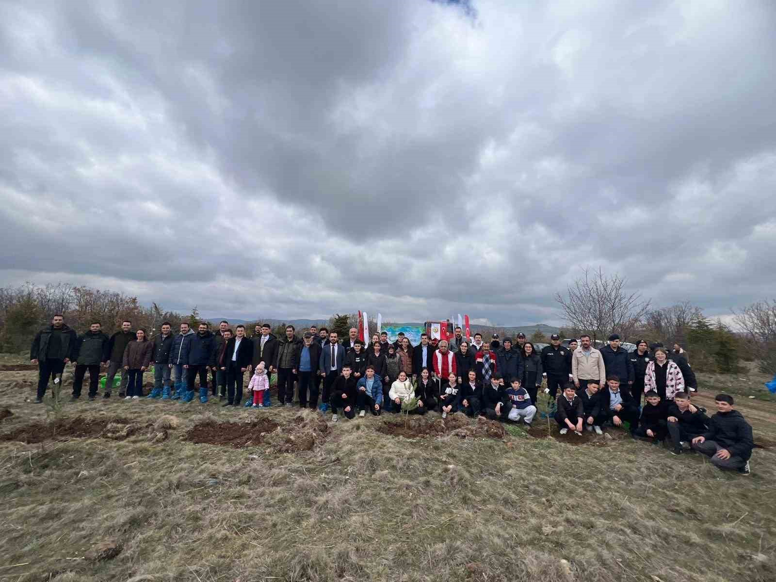 Mihalıççık’ta 100 fidan toprakla buluştu
