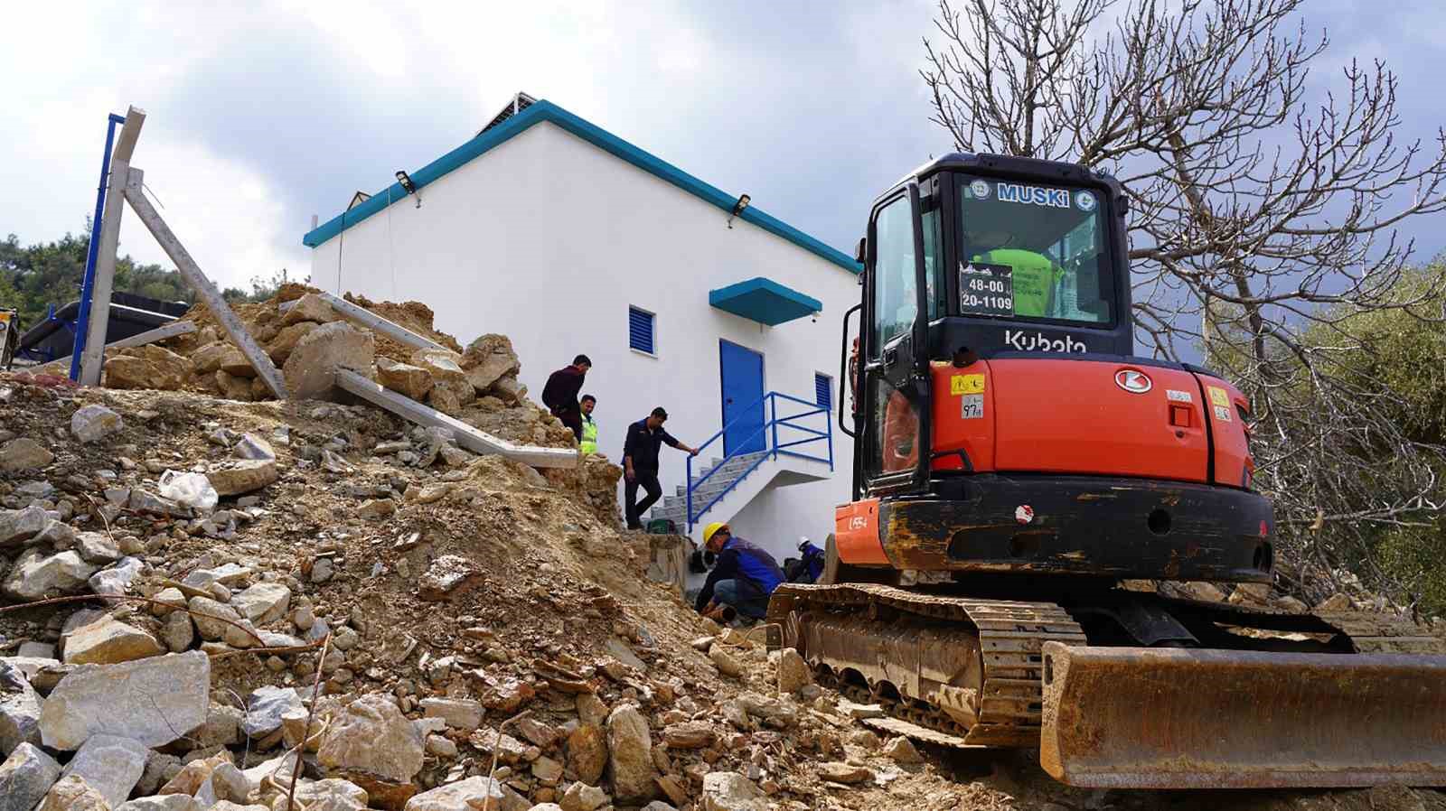 Milas Bafa Mahallesi’ndeki içme suyu deposu yenilendi
Milas Bafa Mahallesi’ndeki içme suyu deposu yenilendi