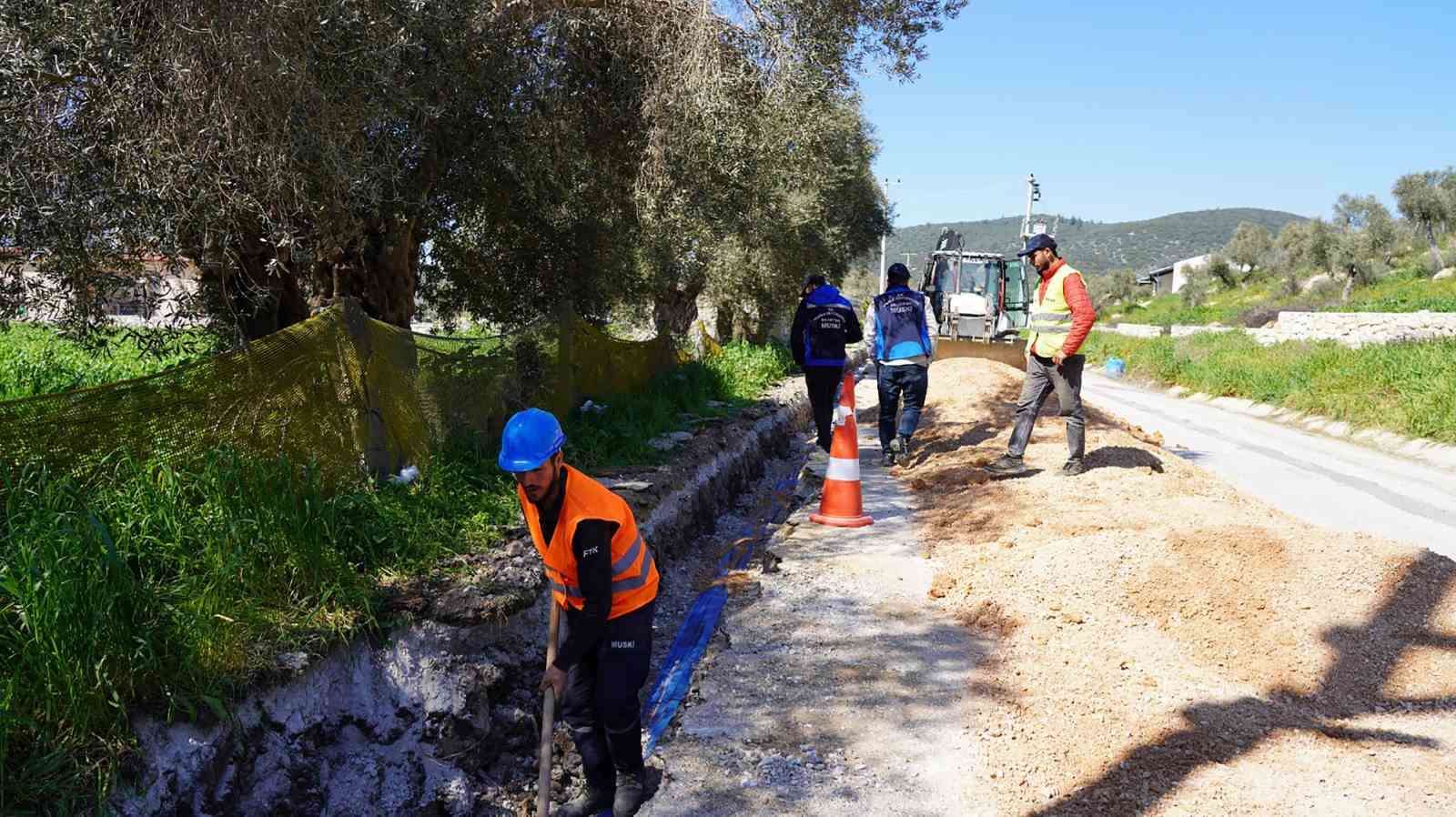 Milas Kemikler Mahallesi içme suyu hattı kamusal alana taşınıyor
