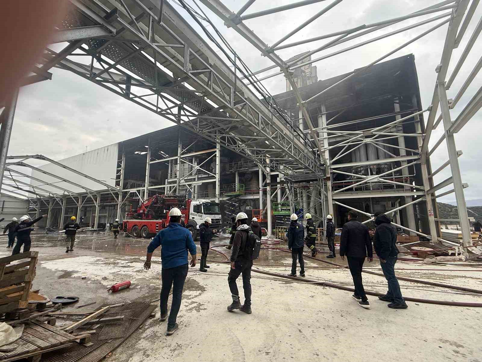 Milas’ta fabrika inşaatındaki yangın kontrol altına alındı
