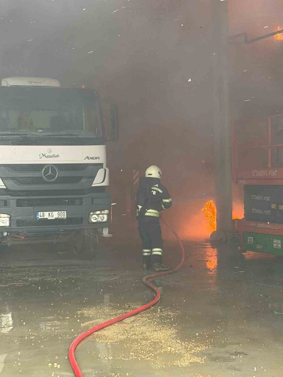 Milas’ta fabrika inşaatındaki yangın kontrol altına alındı
