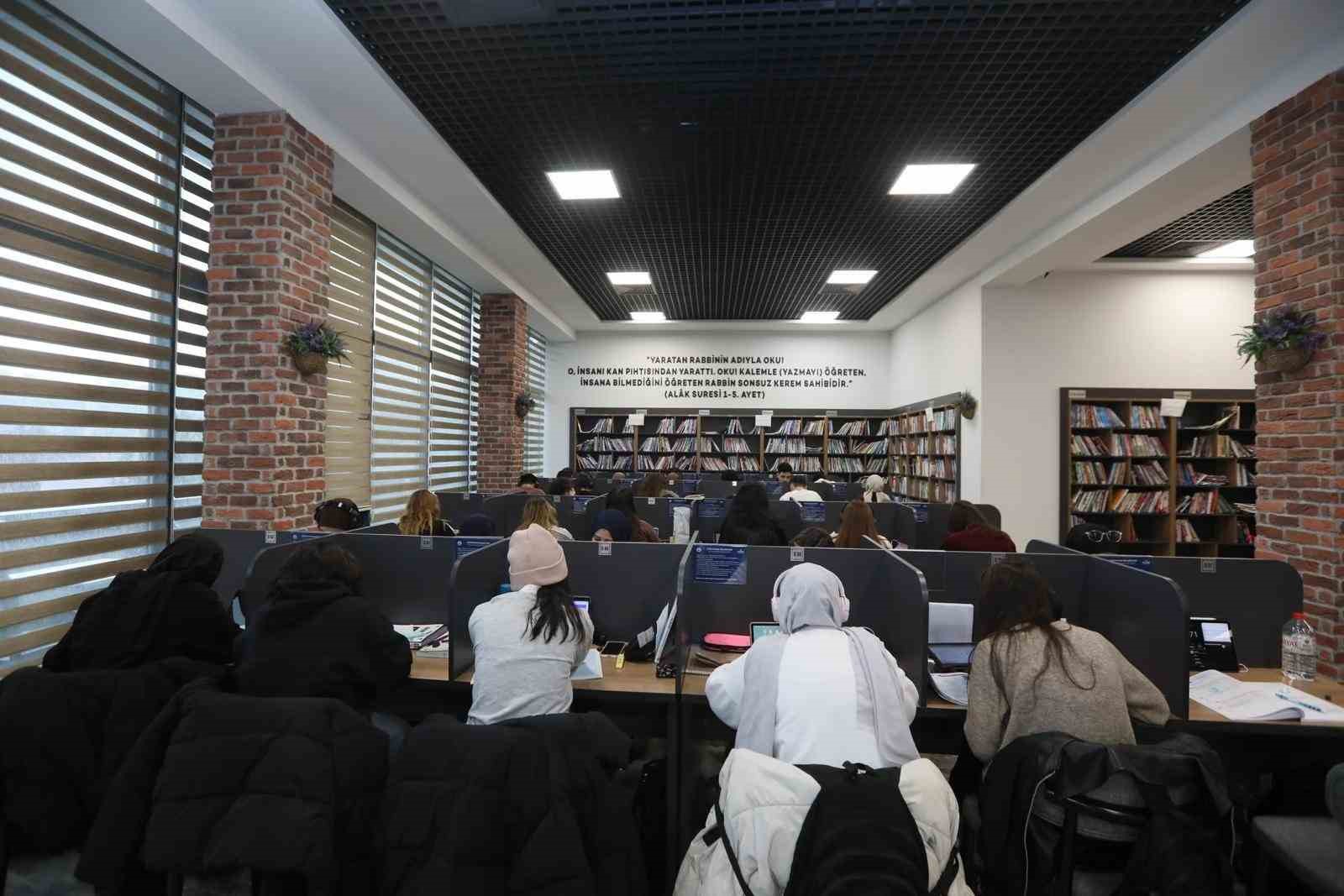 Millet kıraathaneleri Kağıthaneli gençlerin buluşma noktası oluyor
