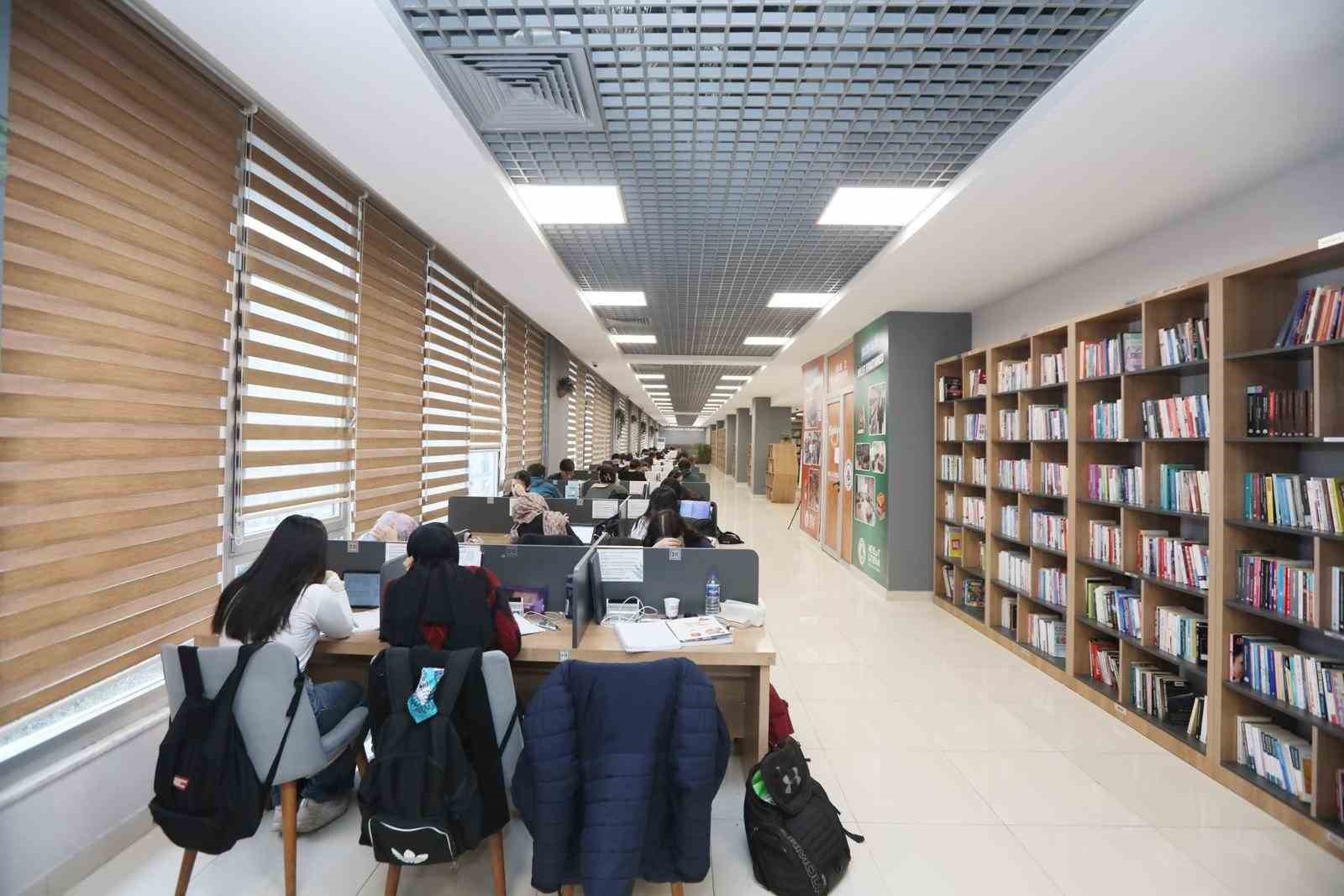 Millet kıraathaneleri Kağıthaneli gençlerin buluşma noktası oluyor
