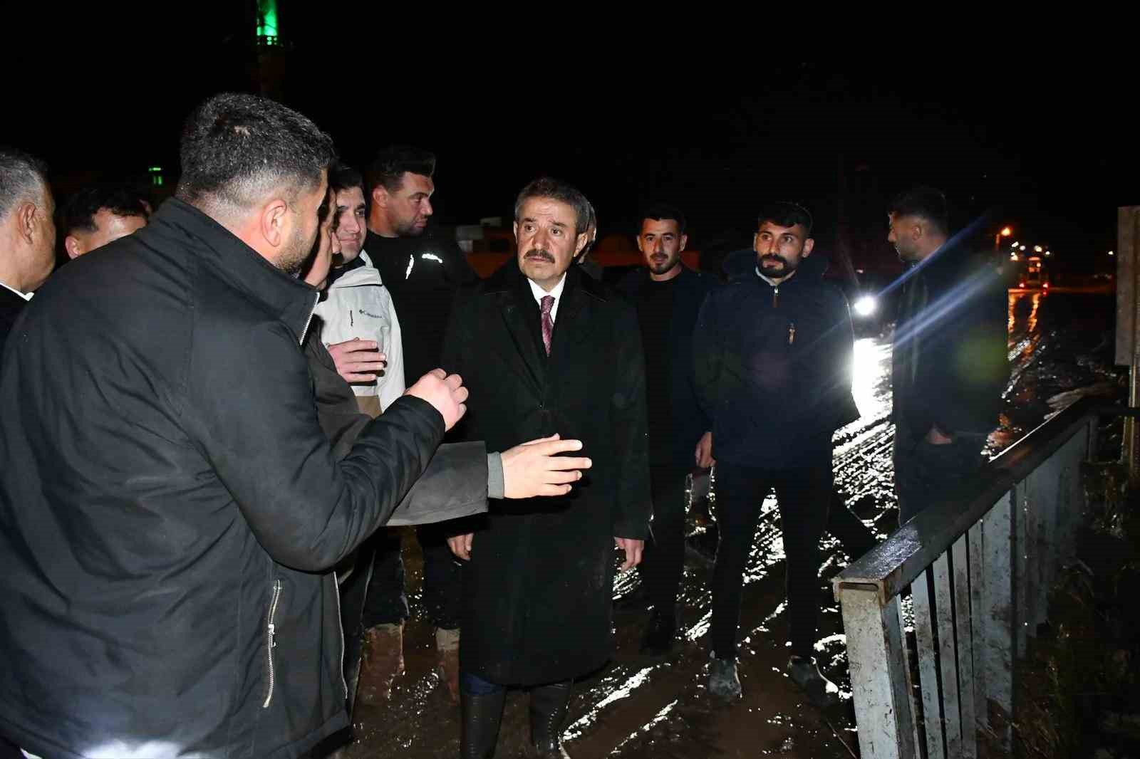 Milletvekili Arslan Tatar Kasrik’teki sel bölgesinde incelemelerde bulundu
