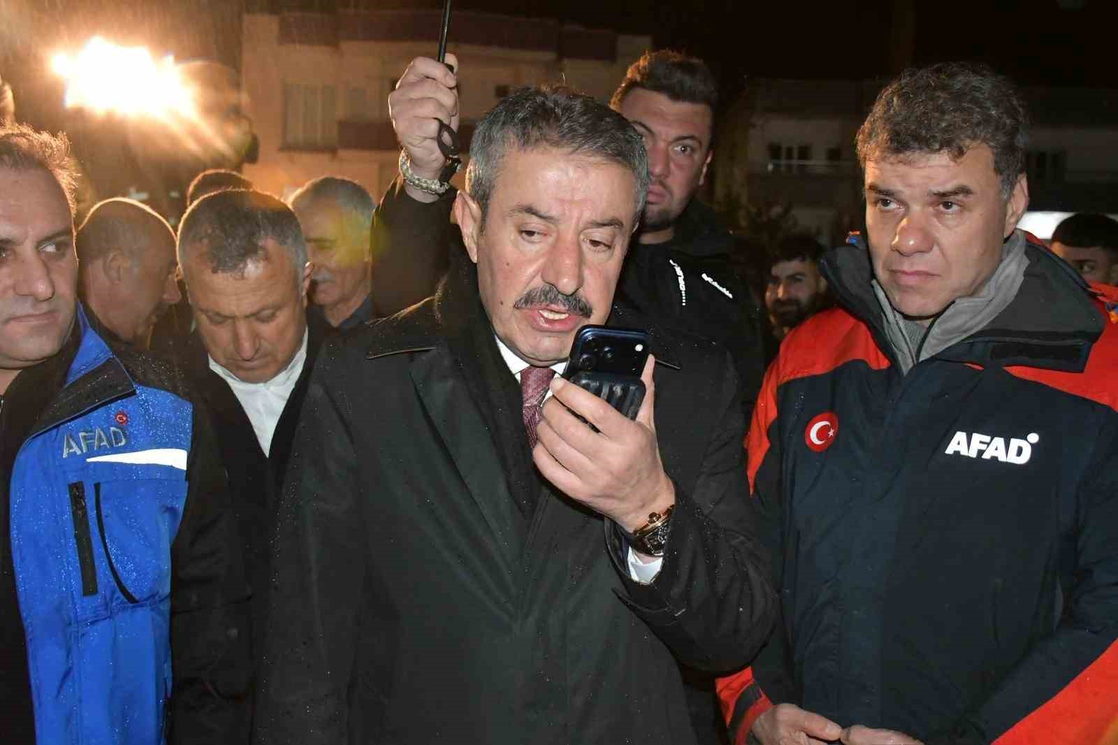 Milletvekili Arslan Tatar Kasrik’teki sel bölgesinde incelemelerde bulundu
