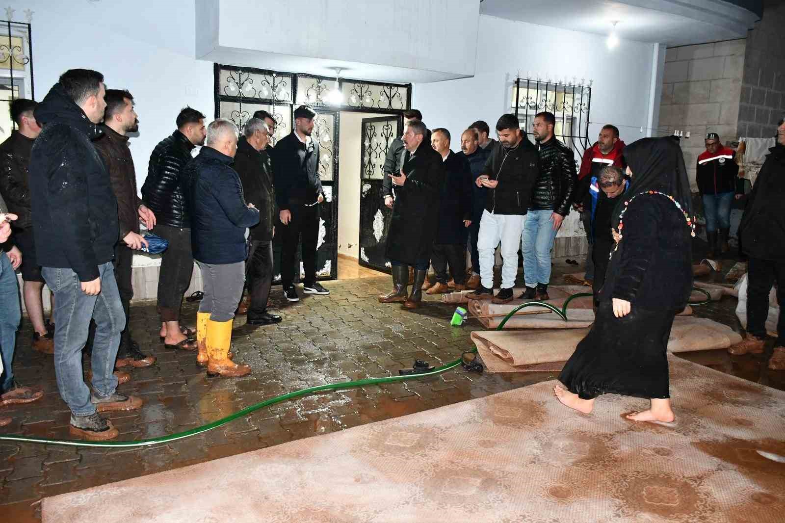 Milletvekili Arslan Tatar Kasrik’teki sel bölgesinde incelemelerde bulundu
