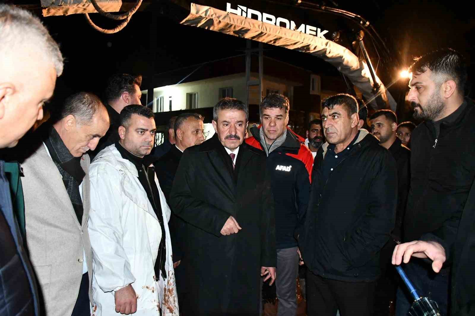 Milletvekili Arslan Tatar Kasrik’teki sel bölgesinde incelemelerde bulundu
