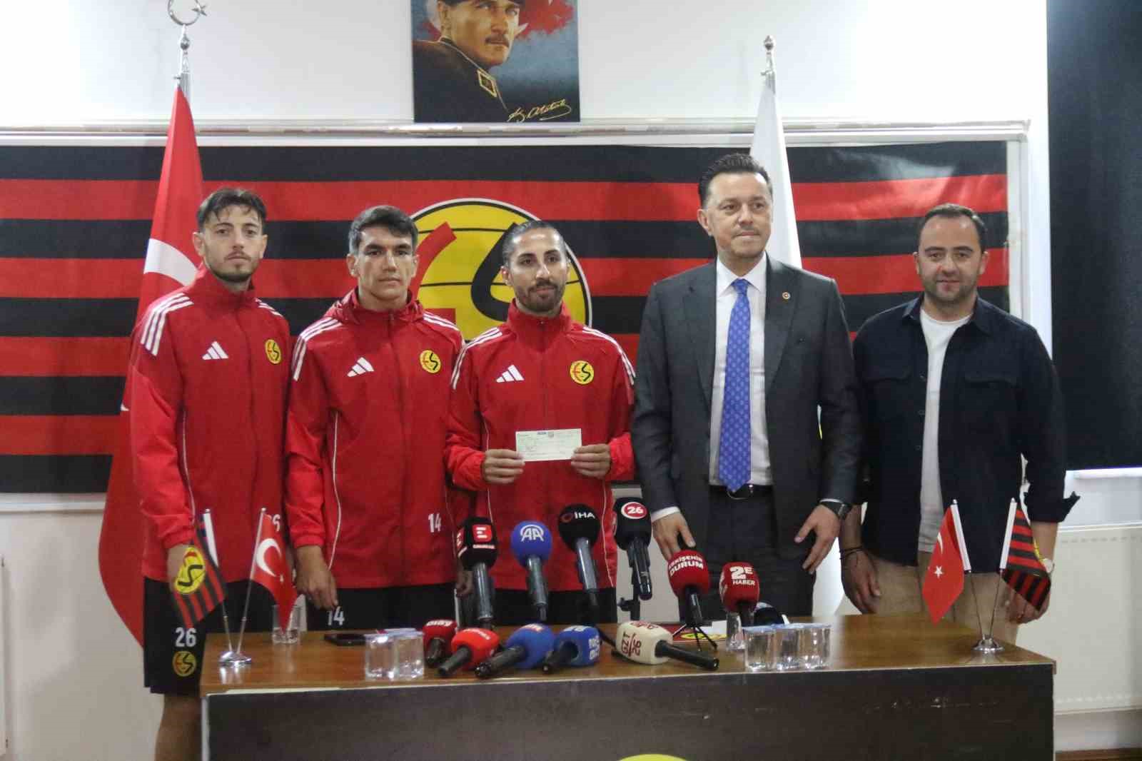 Milletvekili Hatipoğlu’ndan Eskişehirspor’a 5 milyon TL’lik destek
