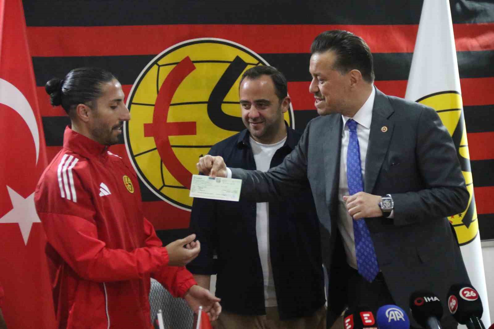 Milletvekili Hatipoğlu’ndan Eskişehirspor’a 5 milyon TL’lik destek
