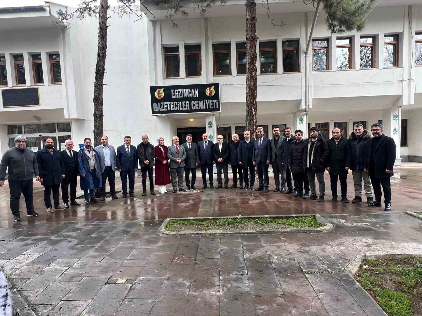 Milletvekili Karaman, Erzincan yatırımlarını değerlendirdi
Milletvekili Karaman, Erzincan yatırımlarını değerlendirdi