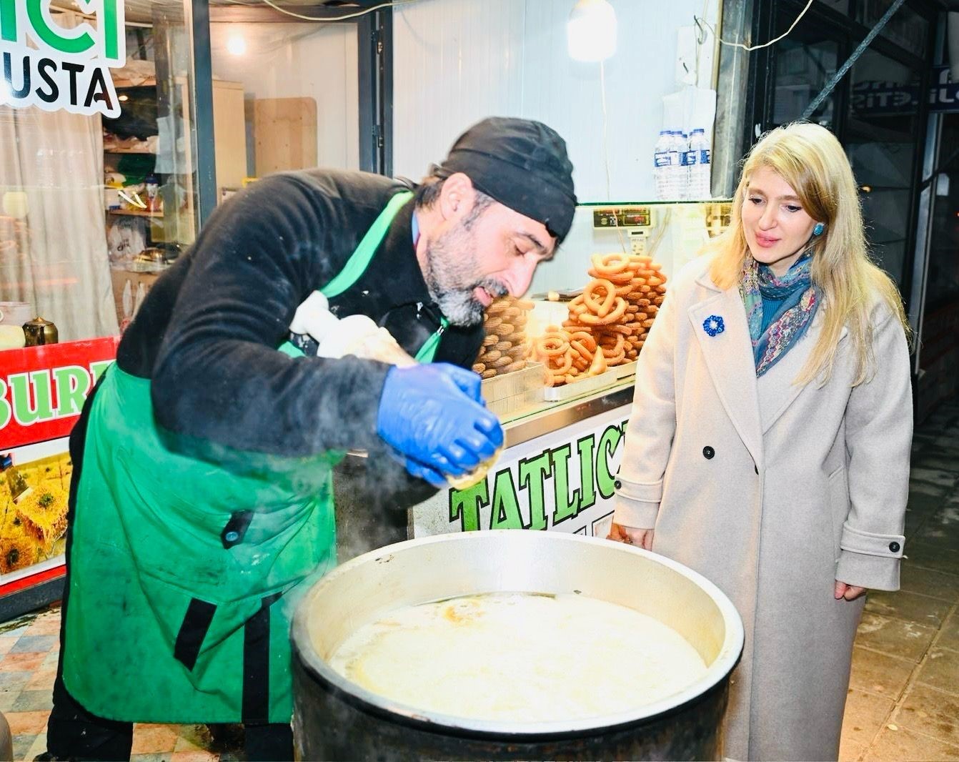 Milletvekili Ölmeztoprak, esnaf ve vatandaşlarla bir araya geldi
