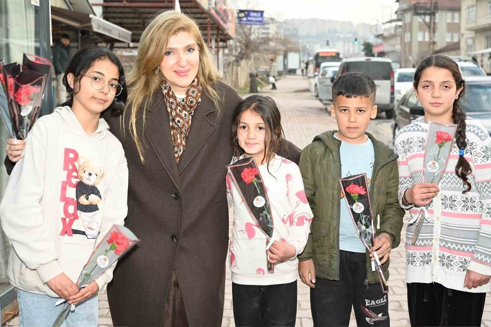 Milletvekili Ölmeztoprak esnafla buluştu, hanelere misafir oldu
