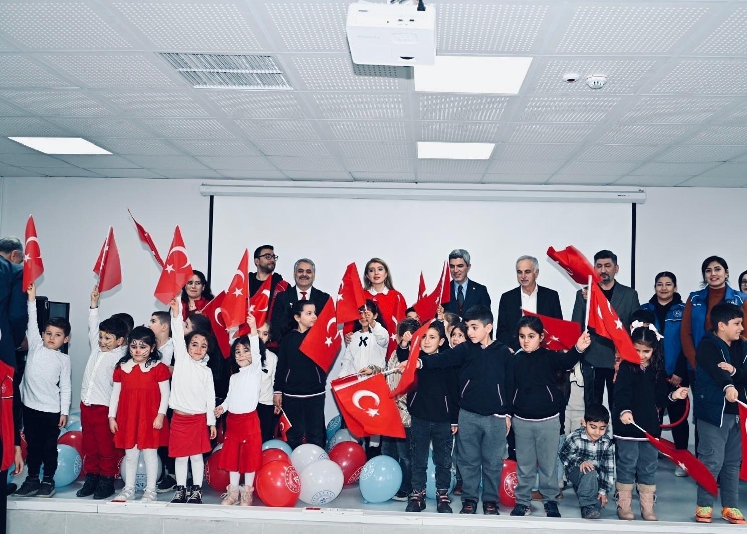 Milletvekili Ölmeztoprak öğrencilerle buluştu
Milletvekili Ölmeztoprak öğrencilerle buluştu