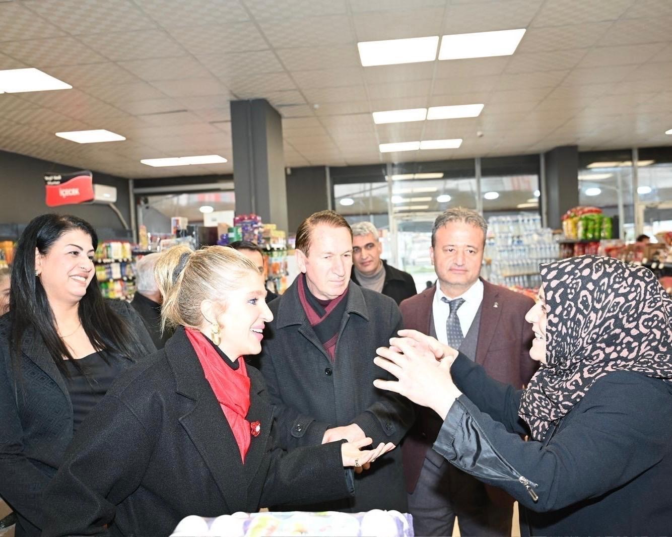 Milletvekili Ölmeztoprak’tan ‘KOP Boykot Market’e ziyaret
Milletvekili Ölmeztoprak’tan ‘KOP Boykot Market’e ziyaret