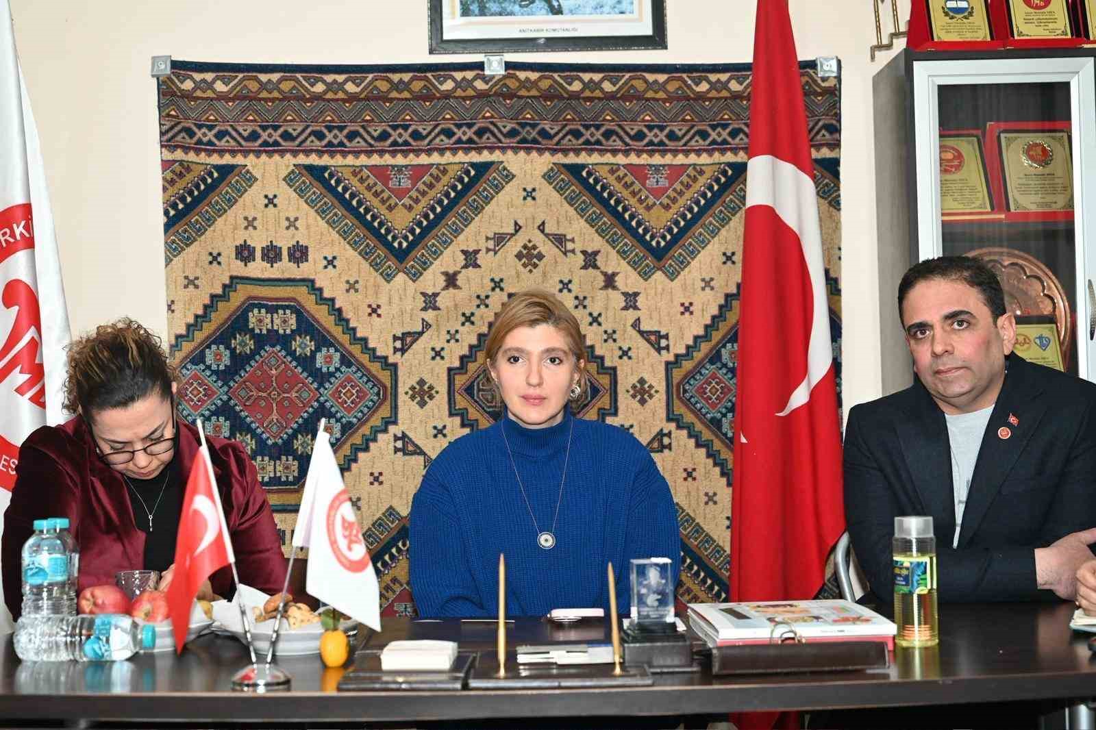 Milletvekili Ölmeztoprak’tan mahalle mahalle yerinde istişare
Milletvekili Ölmeztoprak’tan mahalle mahalle yerinde istişare