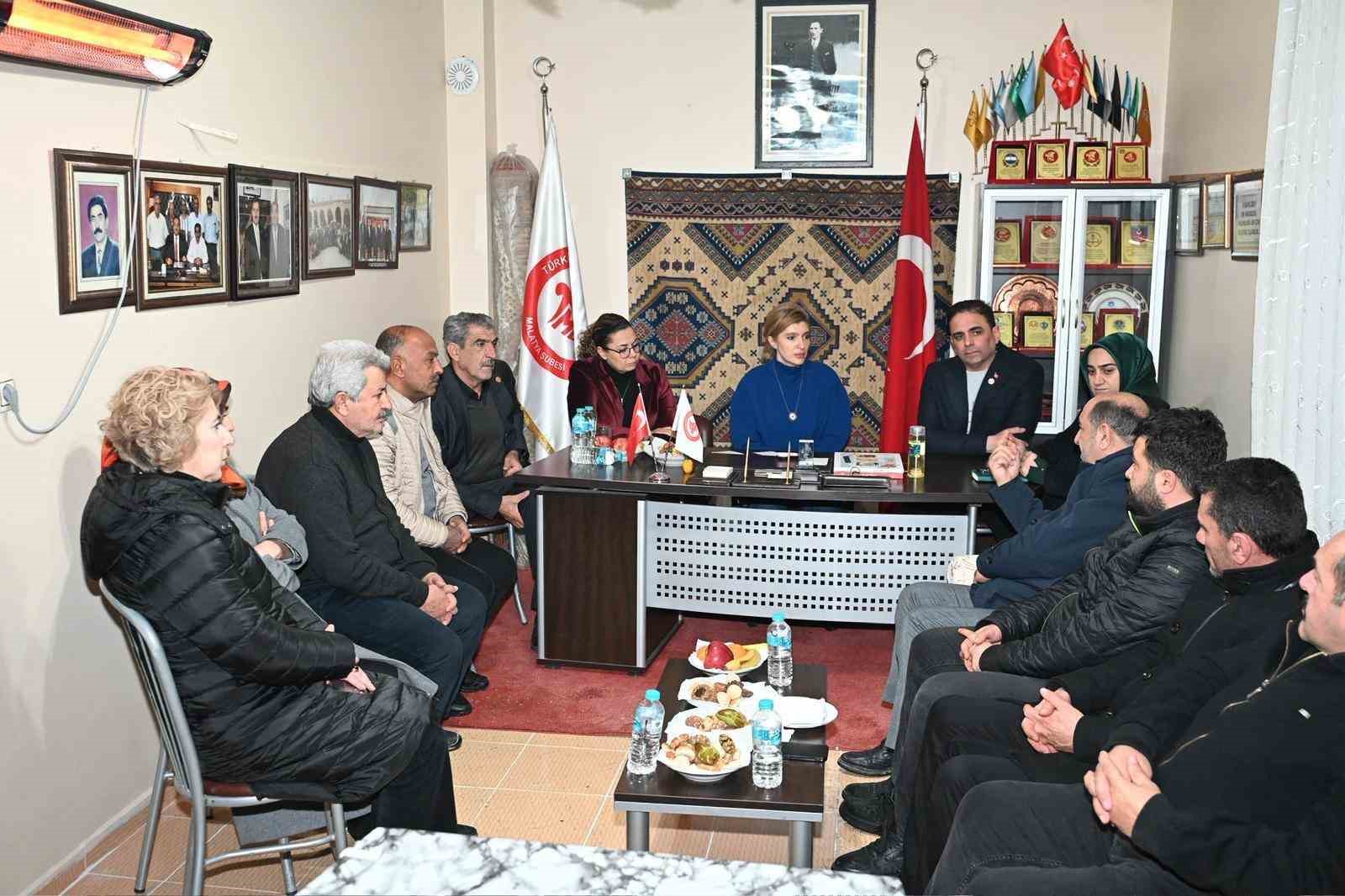 Milletvekili Ölmeztoprak’tan mahalle mahalle yerinde istişare
Milletvekili Ölmeztoprak’tan mahalle mahalle yerinde istişare