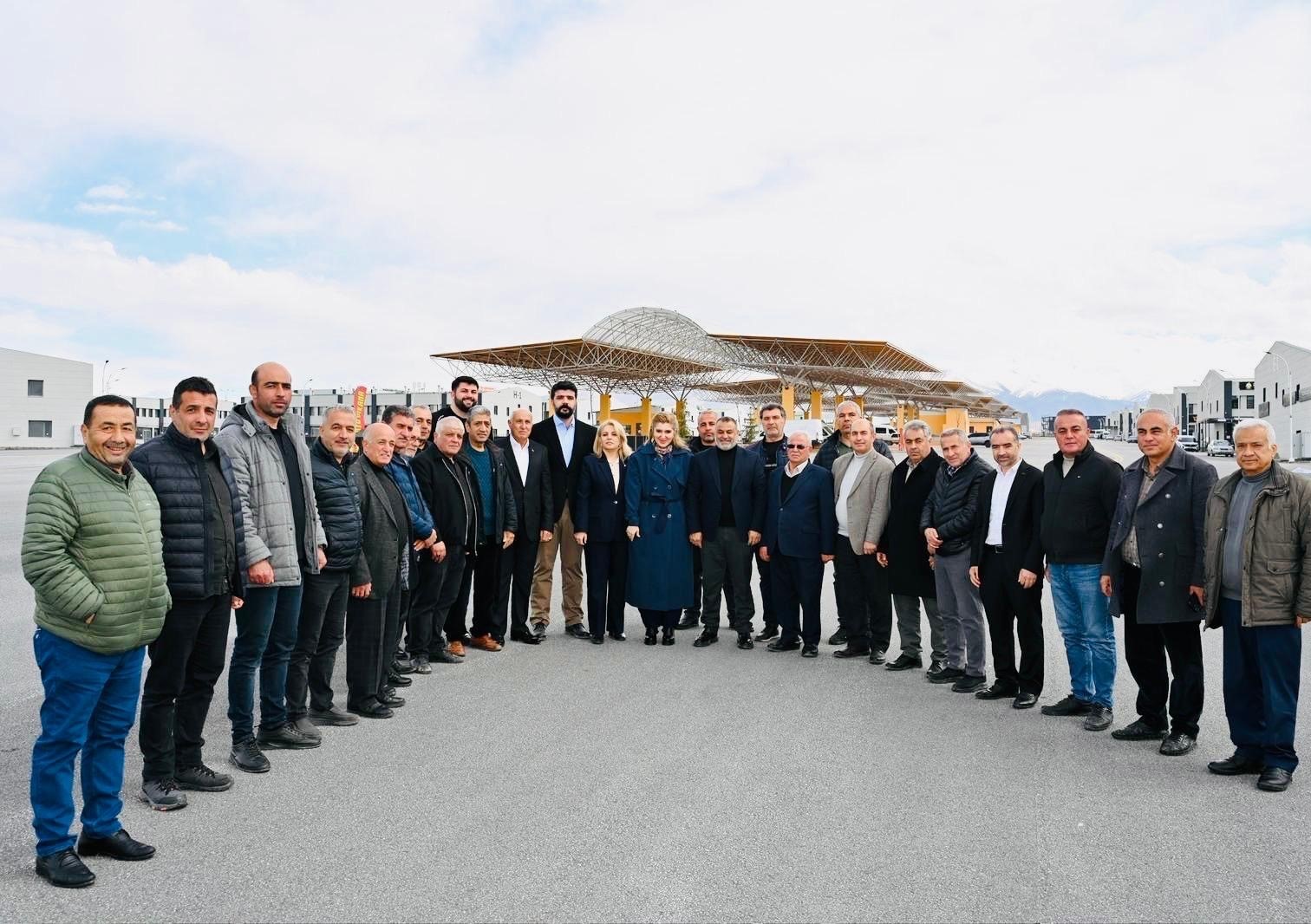 Milletvekili Ölmeztoprak’tan Malatya’nın nabzını tutan ziyaretler
Milletvekili Ölmeztoprak’tan Malatya’nın nabzını tutan ziyaretler