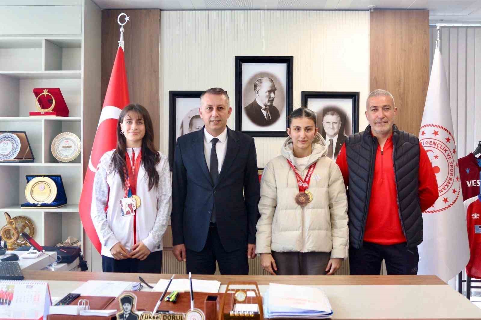 Milli boksörlerden İl Müdürü Dorul’a ziyaret
