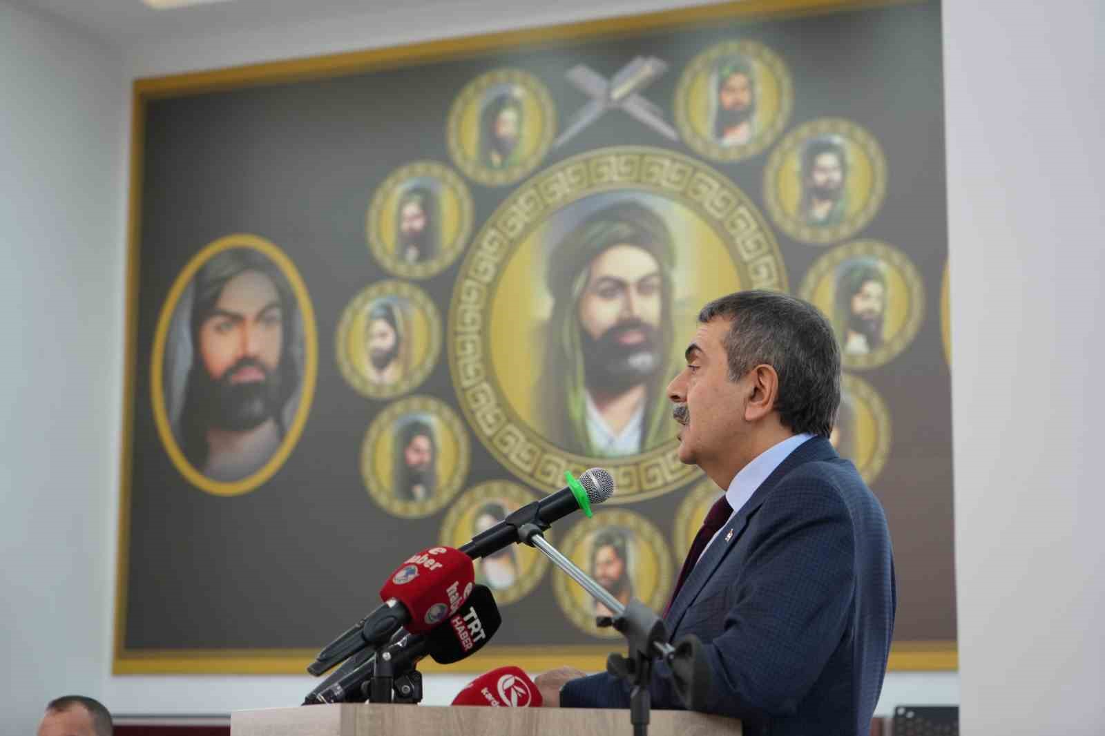 Milli Eğitim Bakanı Prof. Dr. Yusuf Tekin, Erzurum’da cemevini ziyaret etti
