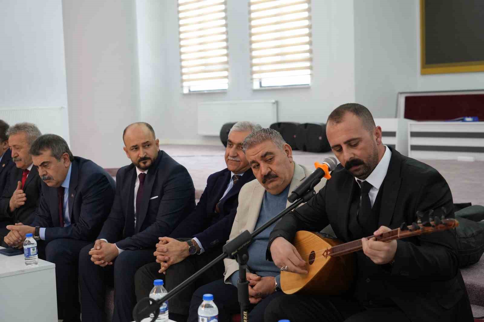 Milli Eğitim Bakanı Prof. Dr. Yusuf Tekin, Erzurum’da cemevini ziyaret etti
