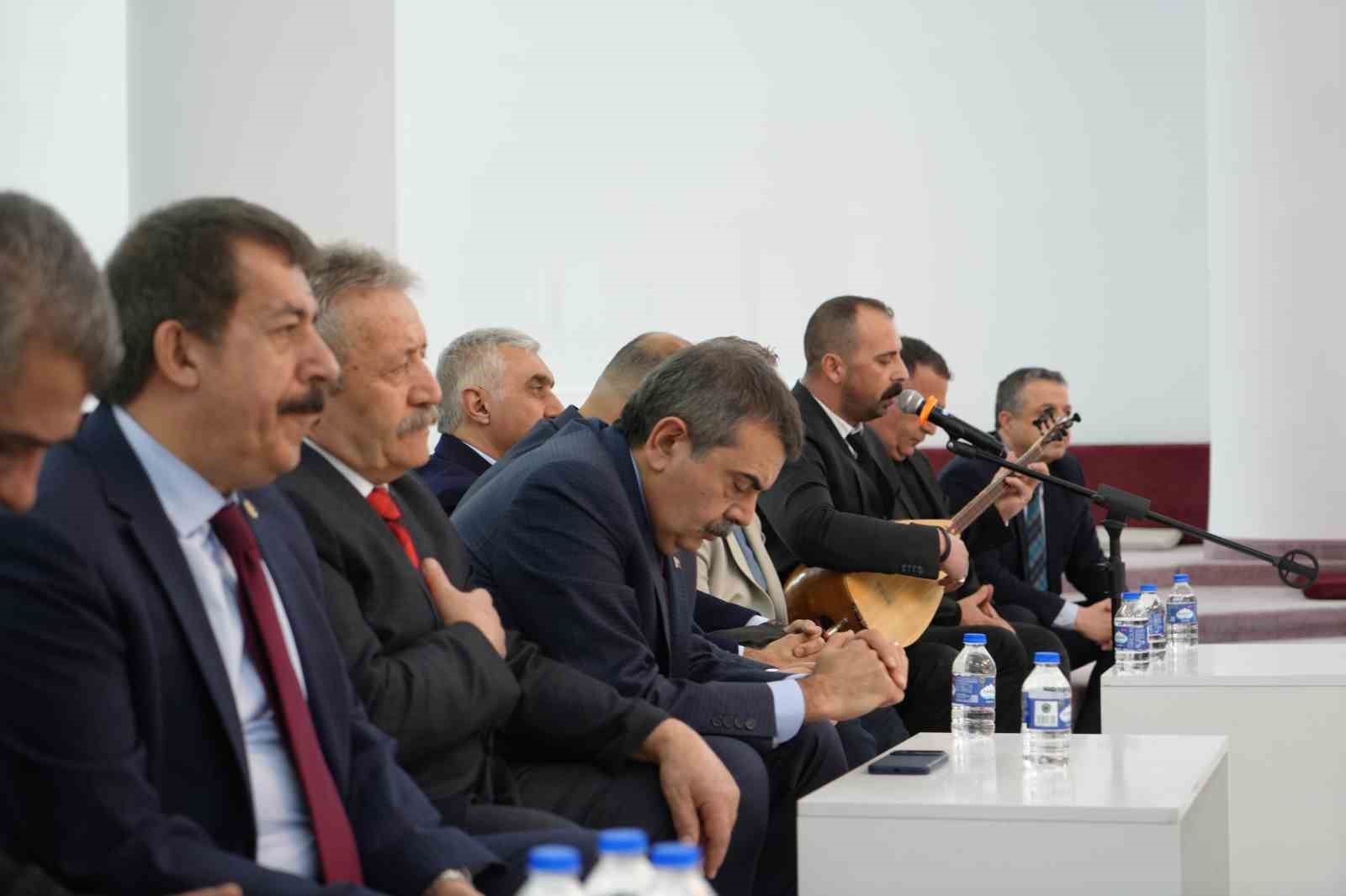 Milli Eğitim Bakanı Prof. Dr. Yusuf Tekin, Erzurum’da cemevini ziyaret etti
