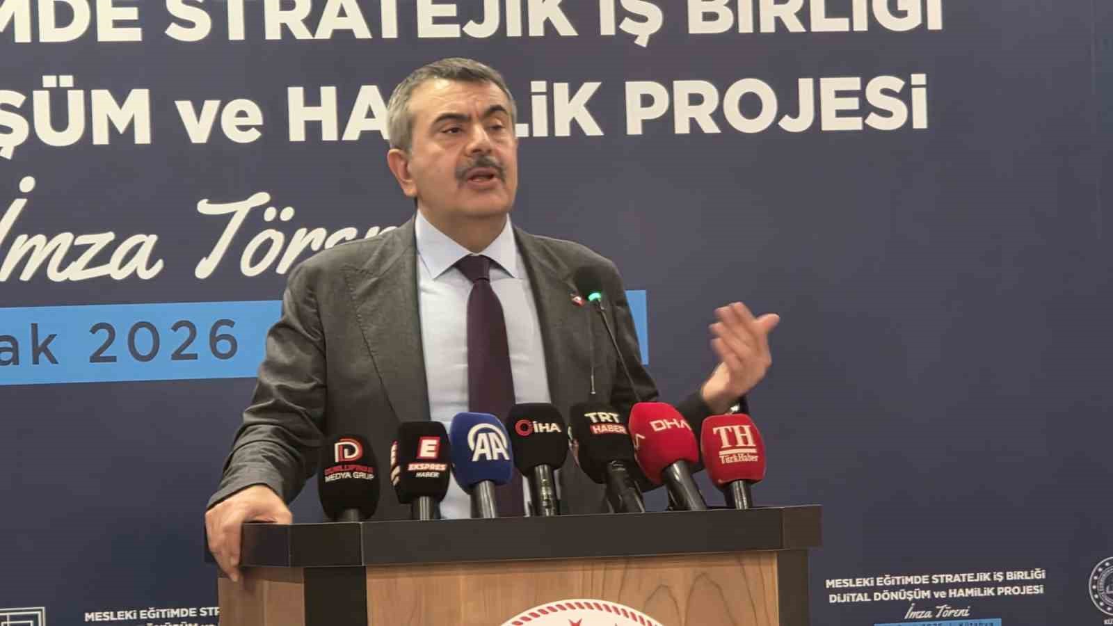 Milli Eğitim Bakanı Tekin, Kütahya’da mesleki eğitimle ilgili mesajlar verdi
Milli Eğitim Bakanı Tekin, Kütahya’da mesleki eğitimle ilgili mesajlar verdi