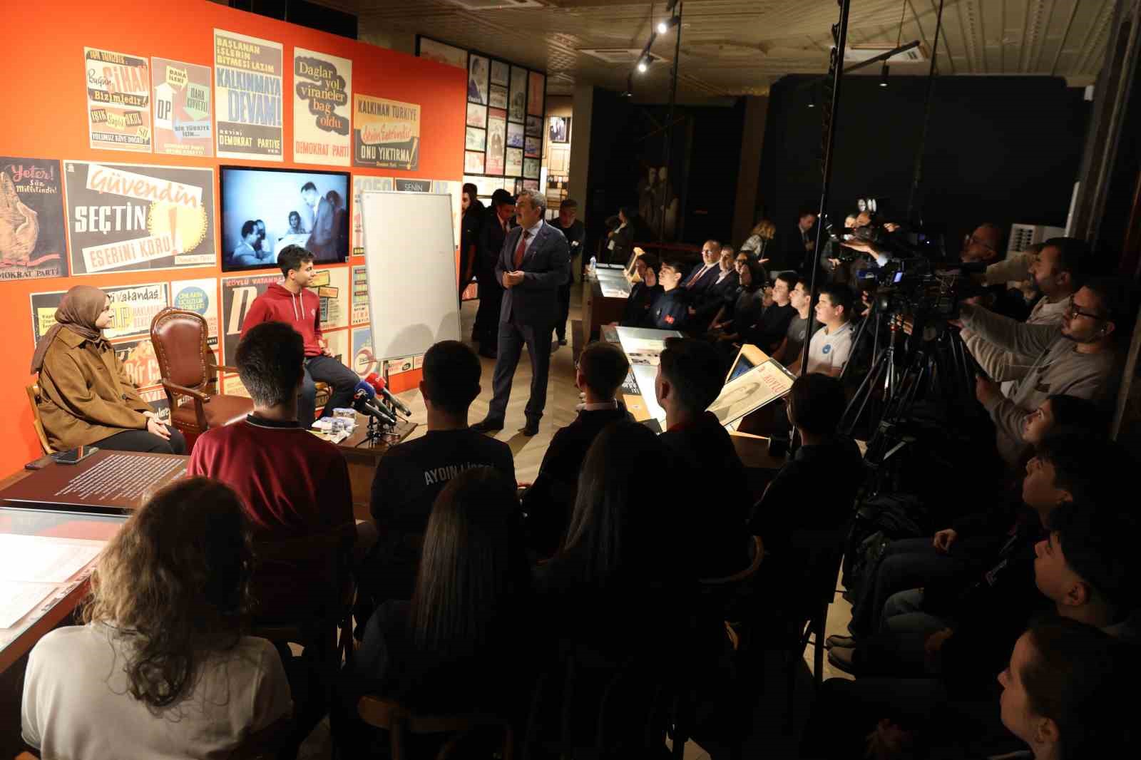 Milli Eğitim Bakanı Tekin’den Aydın’da ’Demokrasi ve Însan’ dersi
