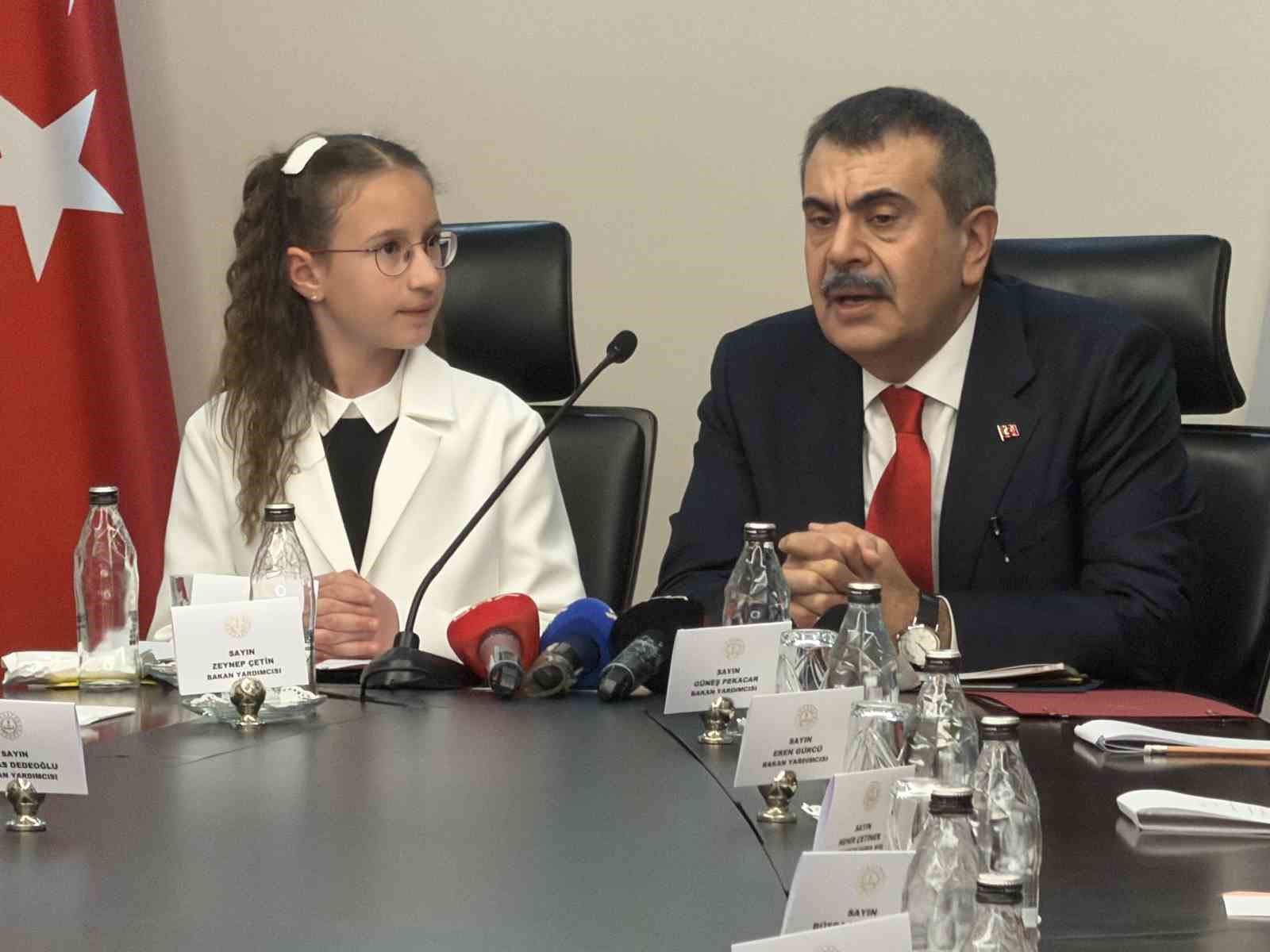 Milli Eğitim Bakanlığı’nda 23 Nisan’da anlamlı devir teslim
