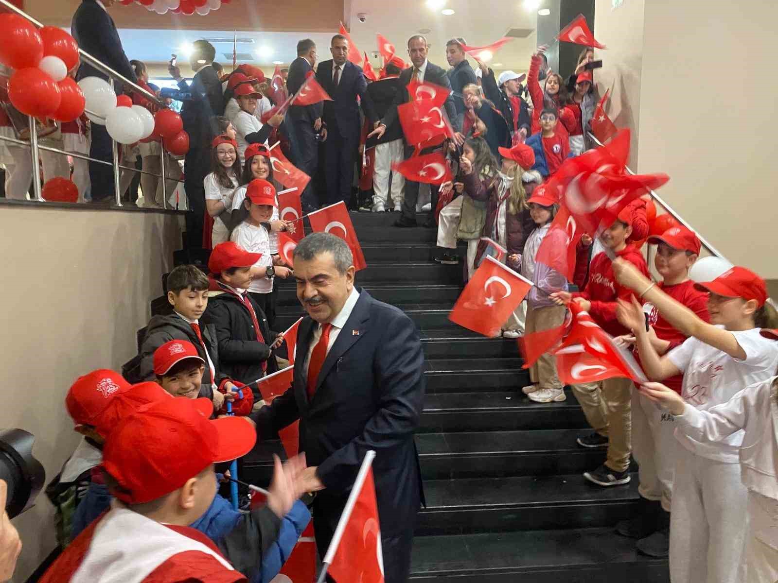 Milli Eğitim Bakanlığı’nda 23 Nisan’da anlamlı devir teslim
