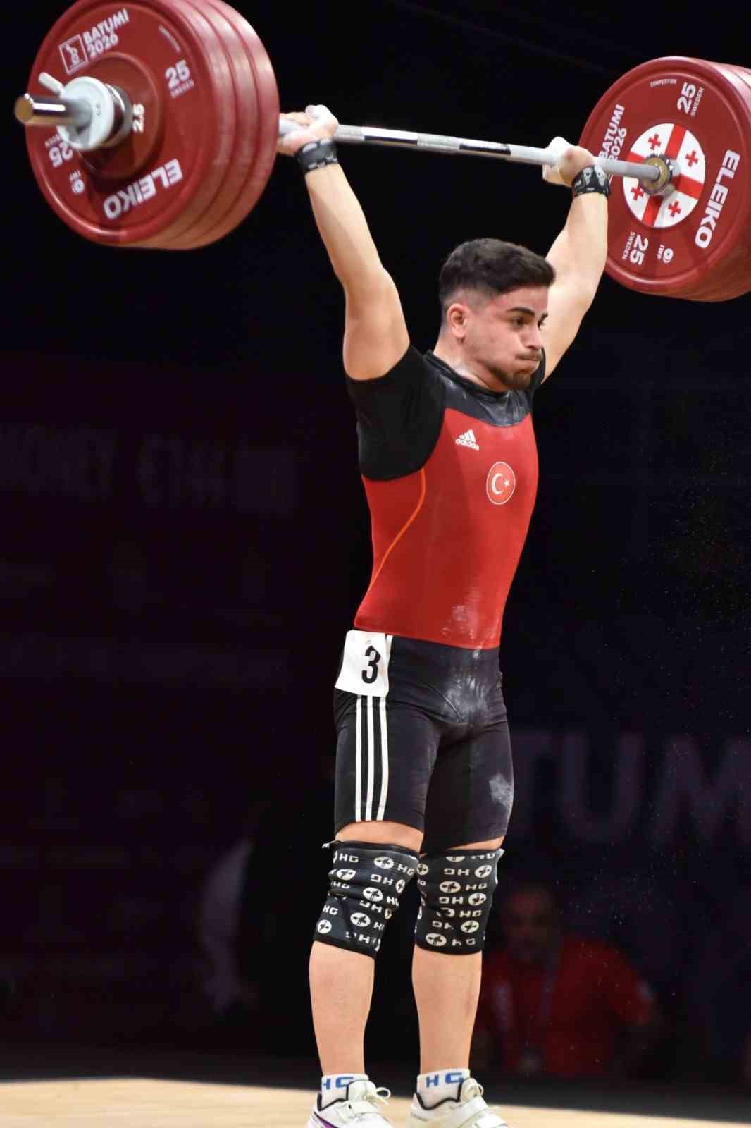 Milli halterci Kaan Kahriman’dan gümüş madalya
