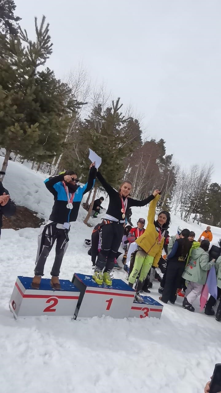 Milli kayakçı Cansu İkra Akçay’ın büyük başarısı
Milli kayakçı Cansu İkra Akçay’ın büyük başarısı