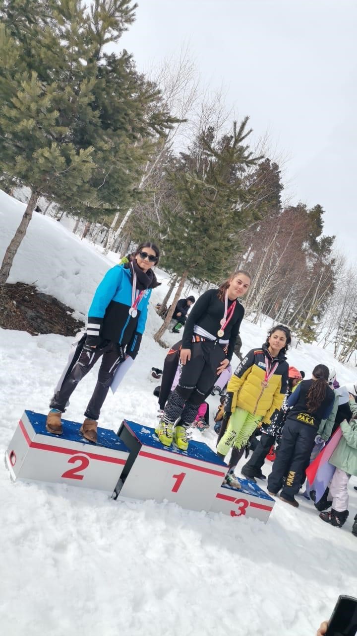 Milli kayakçı Cansu İkra Akçay’ın büyük başarısı
Milli kayakçı Cansu İkra Akçay’ın büyük başarısı