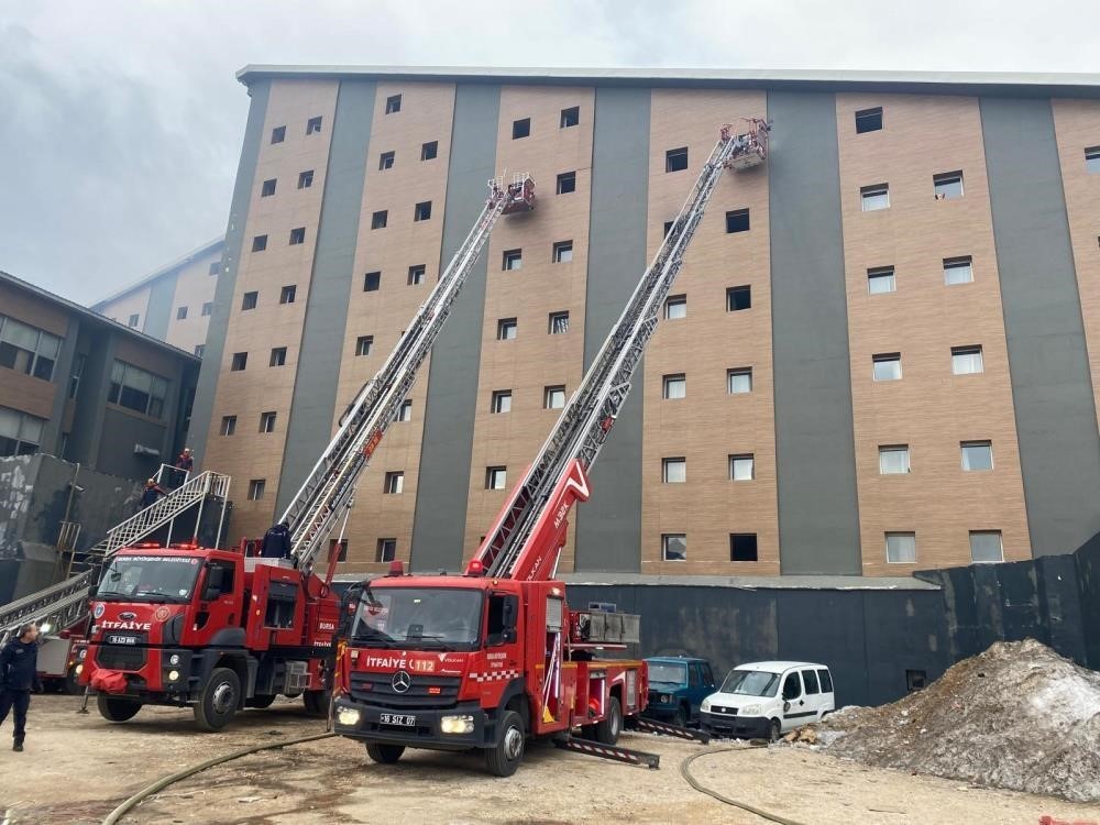 Milli kayakçının öldüğü otel yangınında çıkan karara aileden tepki
Milli kayakçının öldüğü otel yangınında çıkan karara aileden tepki