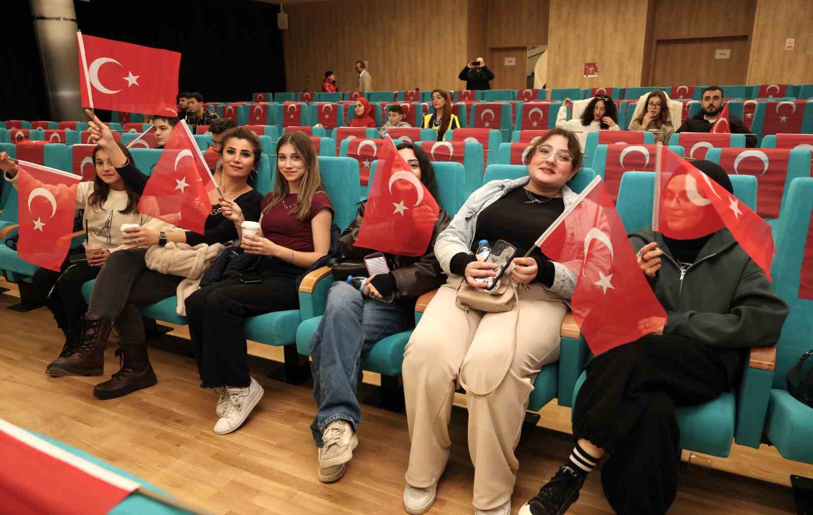 Milli maç heyecanı Osmangazi’de dev ekranda yaşandı
