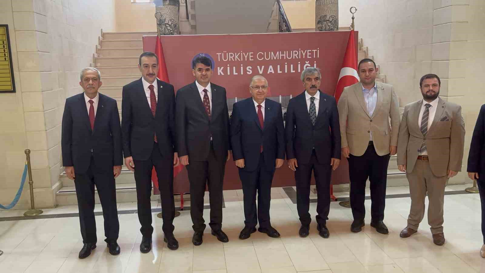 Milli Savunma Bakanı Yaşar Güler sınırın sıfır noktasında
