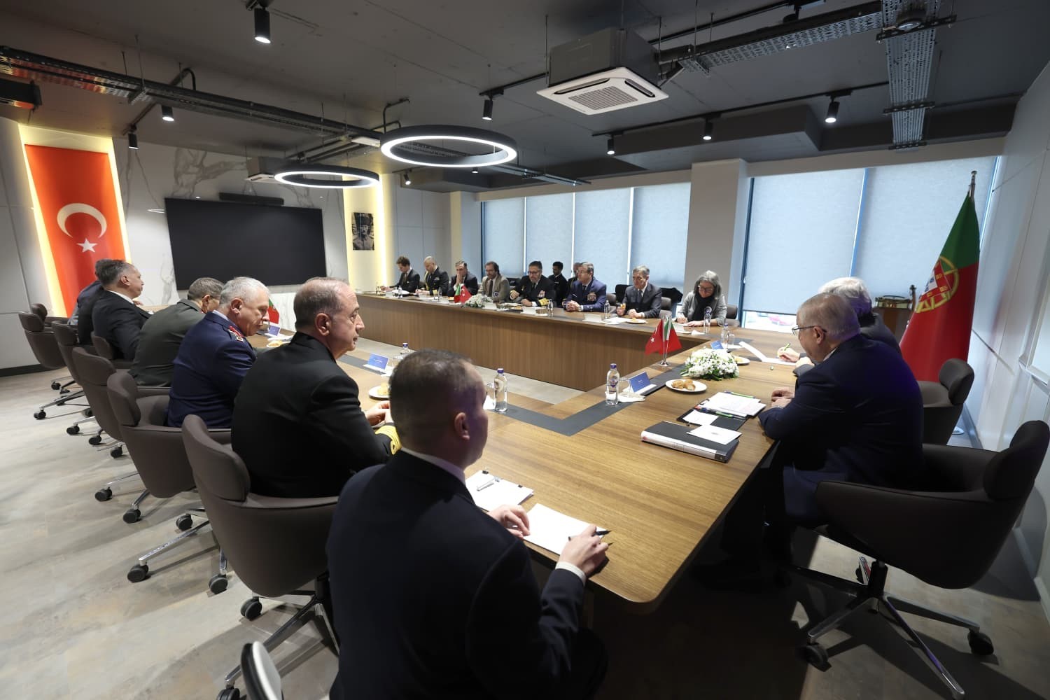 Milli Savunma Bakanı Yaşar Güler ve Portekiz Savunma Bakanı toplantı gerçekleştirdi
