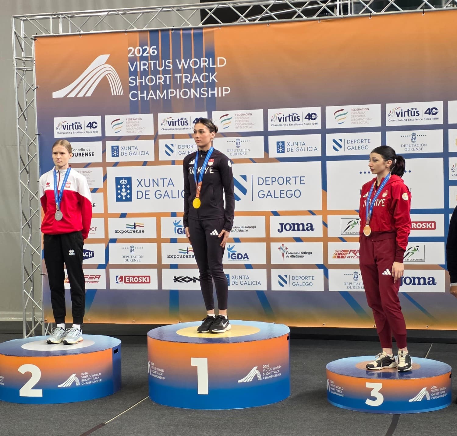 Milli sporcu Aysel Önder tarih yazdı
Milli sporcu Aysel Önder tarih yazdı