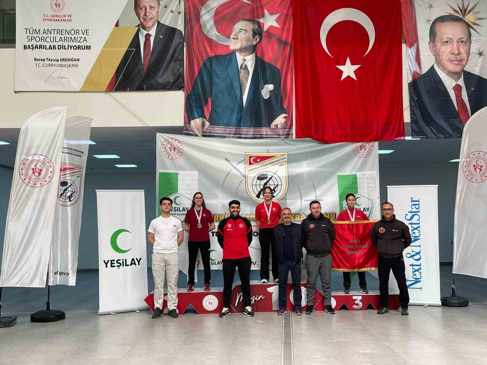 Milli sporcu kendi rekorunu kırarak zirveye çıktı
